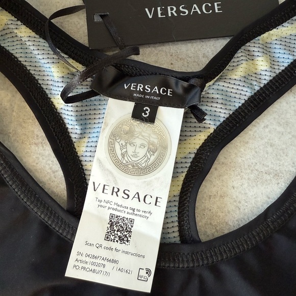 Versace Greca Signature Accent Sports Bra - Picture 8 of 8